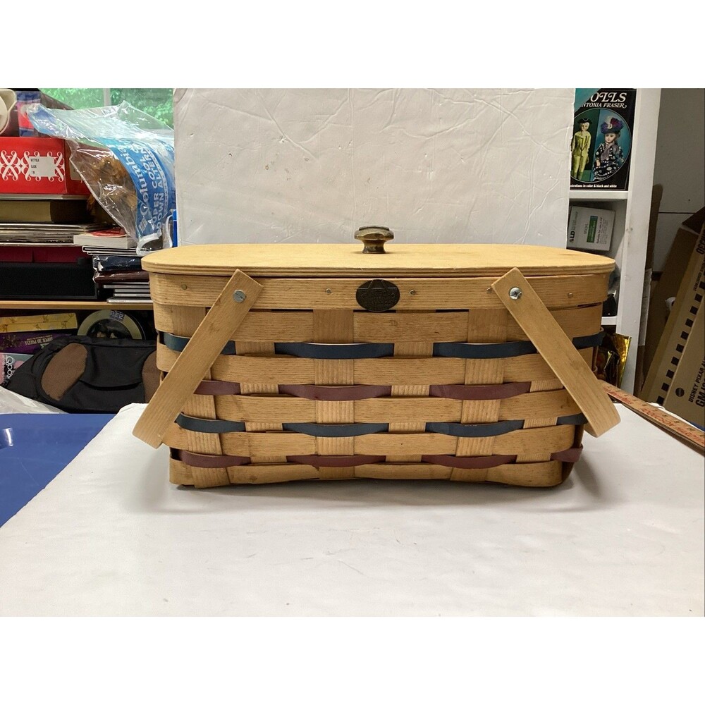 peterboro basket co USA lidded picnic storage basket wood lid knob insert